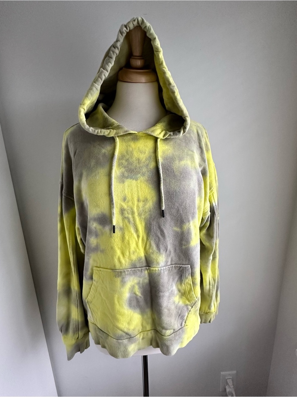 Fabletics Tie-Dye Hooded Pullover Sweatshirt in Yellow & Gray XS
